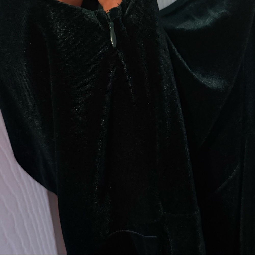 NWT! Candlelit Date Forest Green Velvet One-Shoulder Bodycon Dress - Picture 7 of 12
